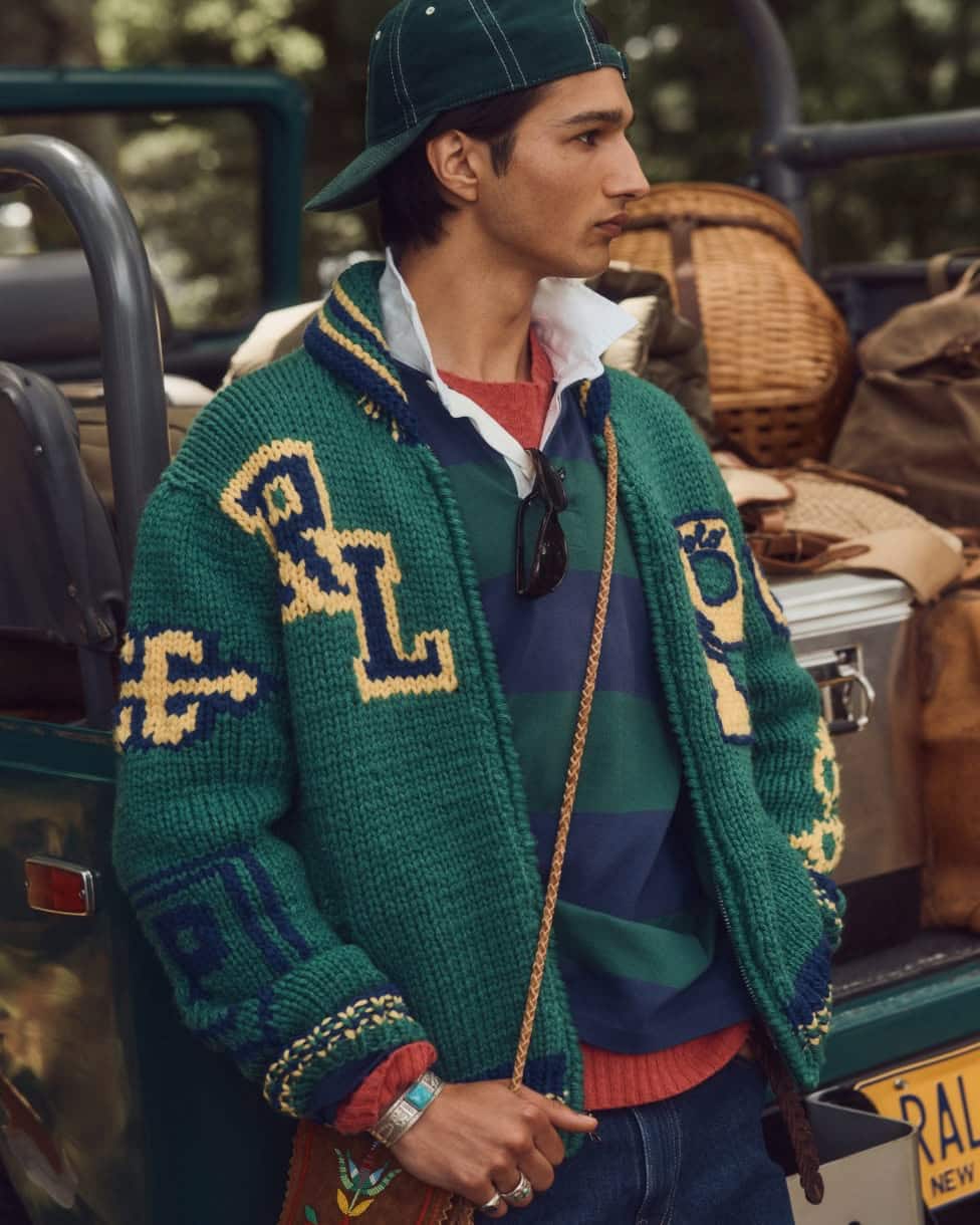 Wollpullover im Collegestil