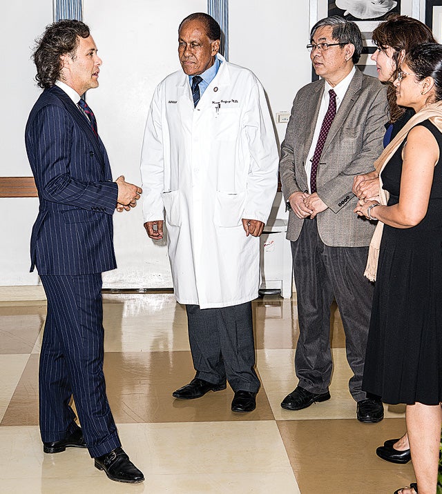  David Lauren spricht im Ralph Lauren Center for Cancer Care zu Mitarbeitern