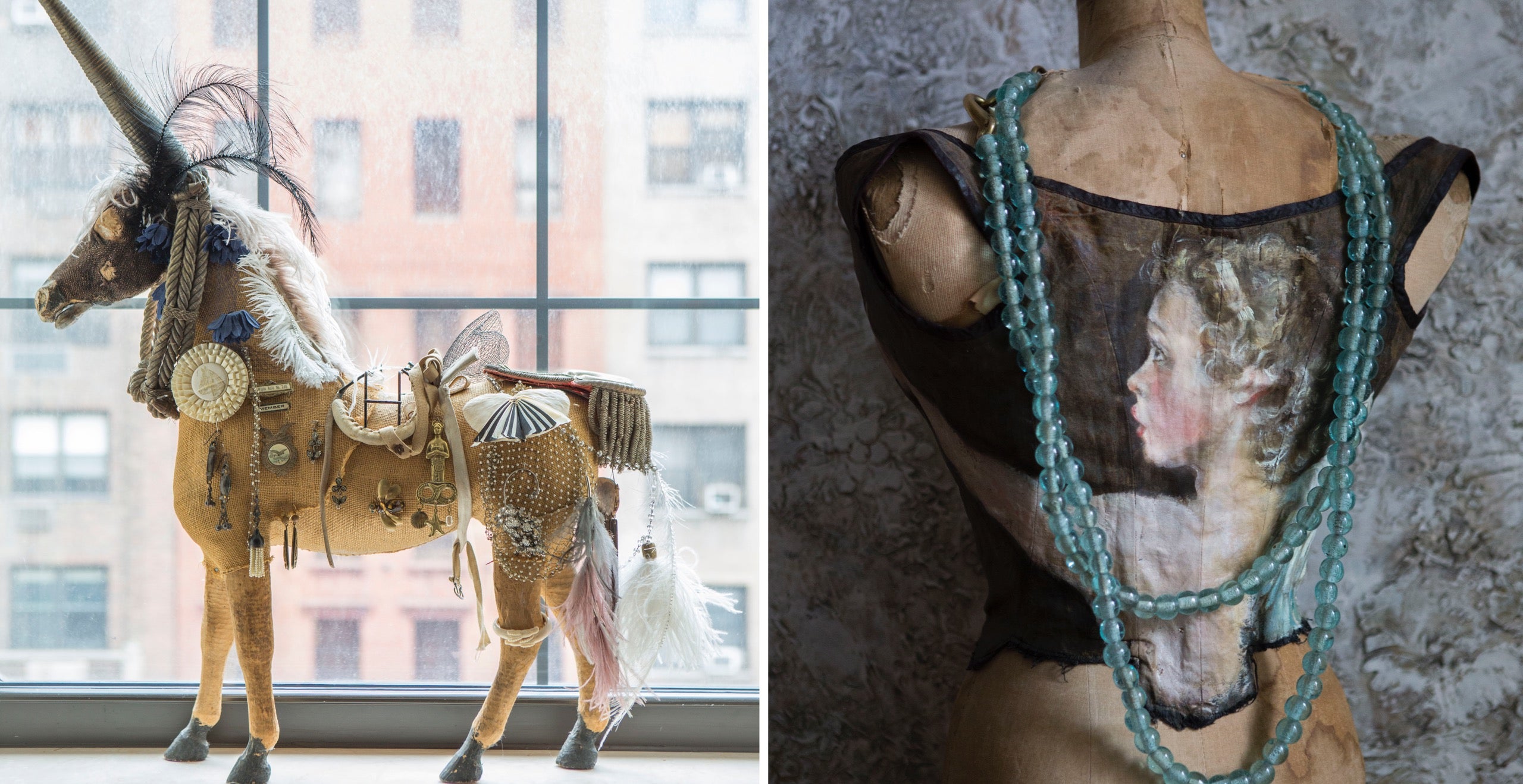 Von links nach rechts: Die leidenschaftliche Sammlerin und K&uuml;nstlerin Daniela Kamiliotis rettete dieses zerfledderte Pferd von einem Flohmarkt und verwandelte es in ein m&auml;rchenhaftes Einhorn, geschm&uuml;ckt mit fabelhaften Fundst&uuml;cken. Sein Schwanz ist eine Vintage-Epaullette!; Ein romantisches Portr&auml;t eines M&auml;dchens von Kamiliotis auf einem Vintage-Kleidungsst&uuml;ck ziert eine alte Schneiderpuppe umgeben von Seeglasperlen