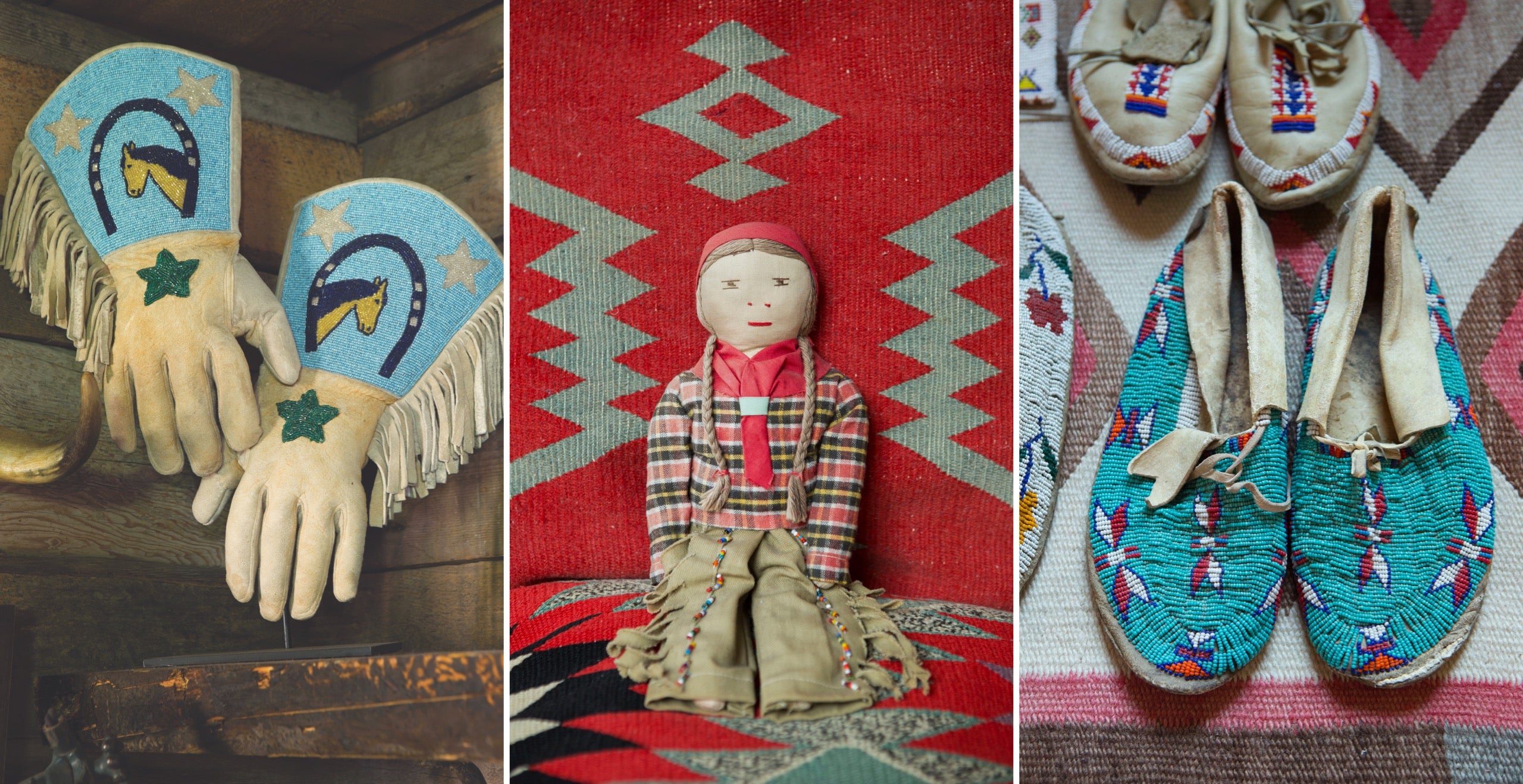 Von links nach rechts: Diese perlenbesetzten Cowgirl-Handschuhe &ndash; passend f&uuml;r eine Rodeo-K&ouml;nigin &ndash; hat Birrittella auf dem Native American Market ergattert, der jeden August in Santa Fe stattfindet; Eine kleine Stoffpuppe, im Birrittella-Stil mit Karohemd und Fransenlederhose gekleidet; Ein abgewetztes Paar von Birrittellas perlenbesetzten Mokassins, das dem Original nachempfunden und von amerikanischen Indianern gefertigt wurde und in einem Laden in Santa Fe gekauft wurde